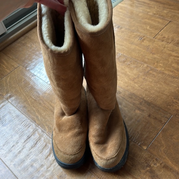 Tall UGG boots with rubber bottom - Picture 4 of 6